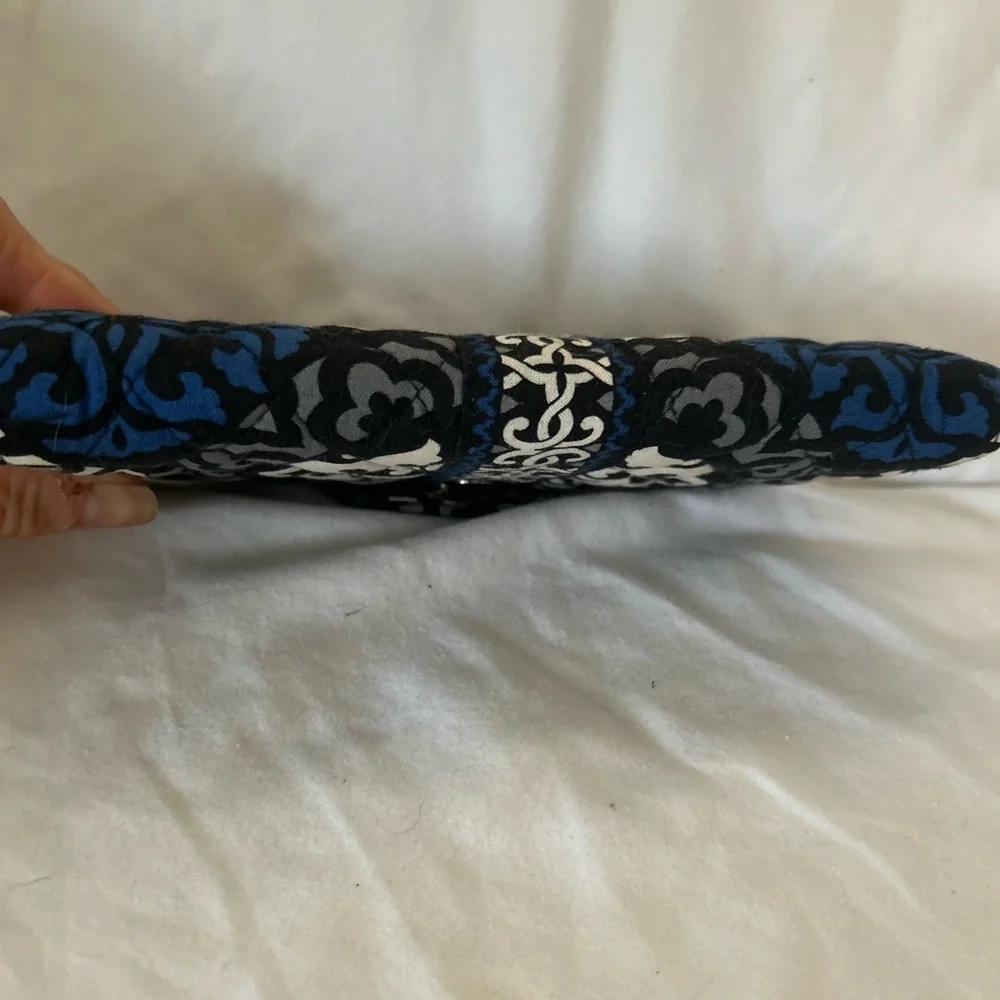 Vera Bradley Clutch Kiss N’ Snap Tab Wallet w/Kisslock Canterbury Blue. Great!
